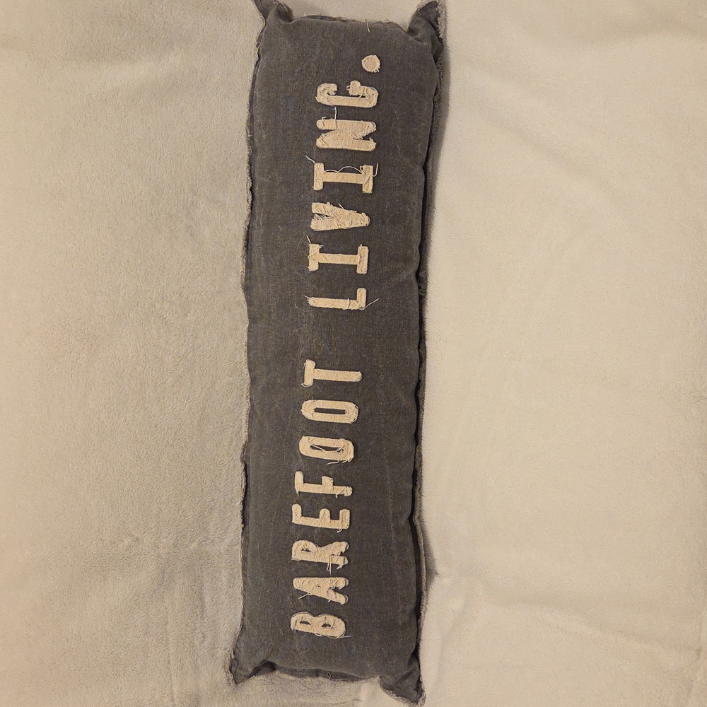 Mud Pie Lumber Pilow "BAREFOOT LIVING"